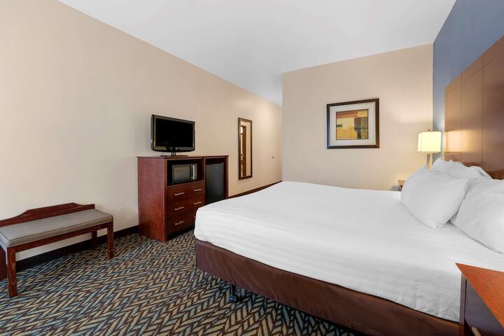 Room 8 of 28