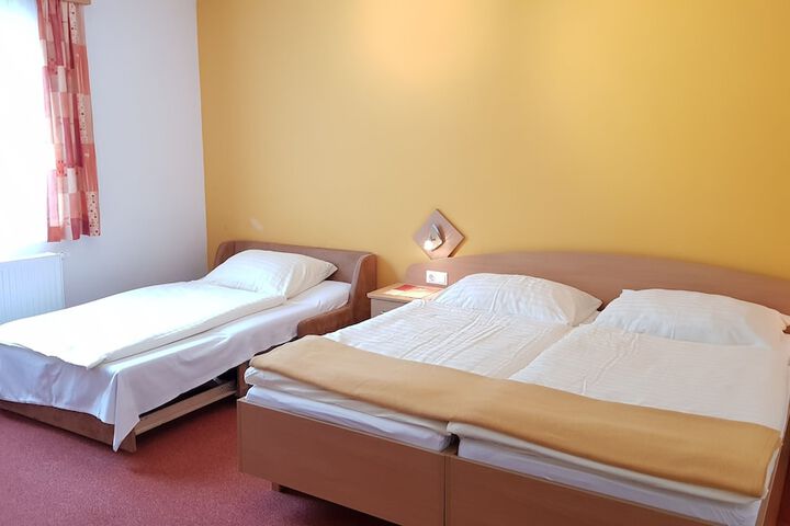 Room 13 of 34