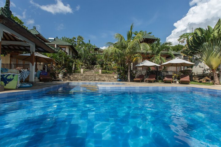 Hotel Pool