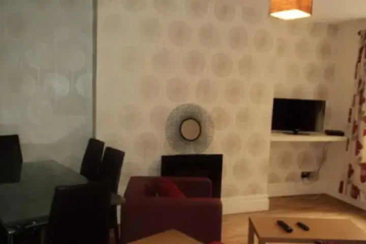 Room 4 of 13
