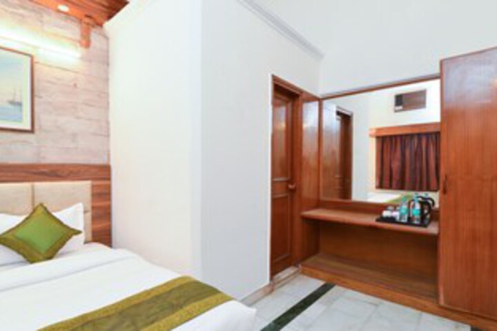 Room 15 of 29
