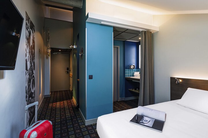 Room 27 of 127