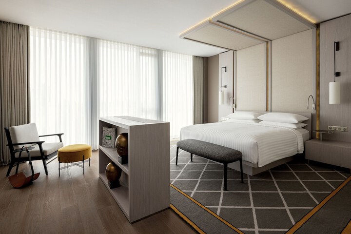 Room 16 of 102