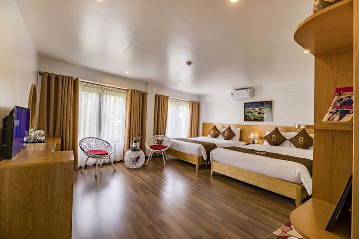 Room 32 of 43