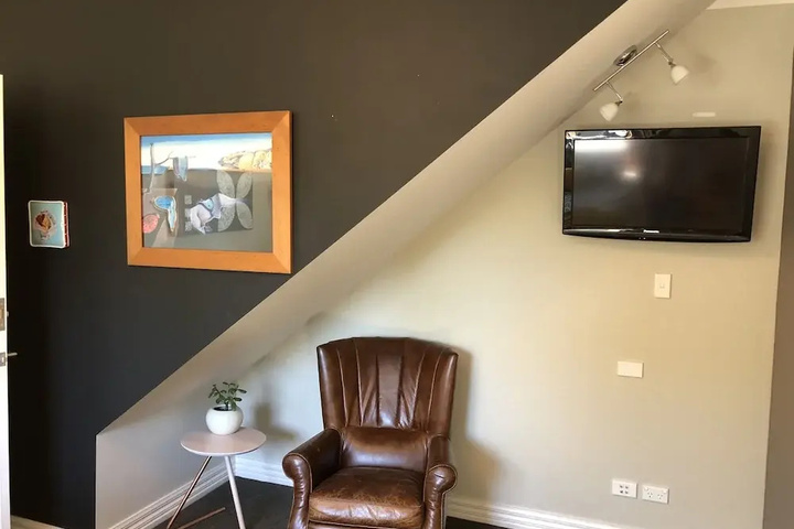 Room 10 of 19
