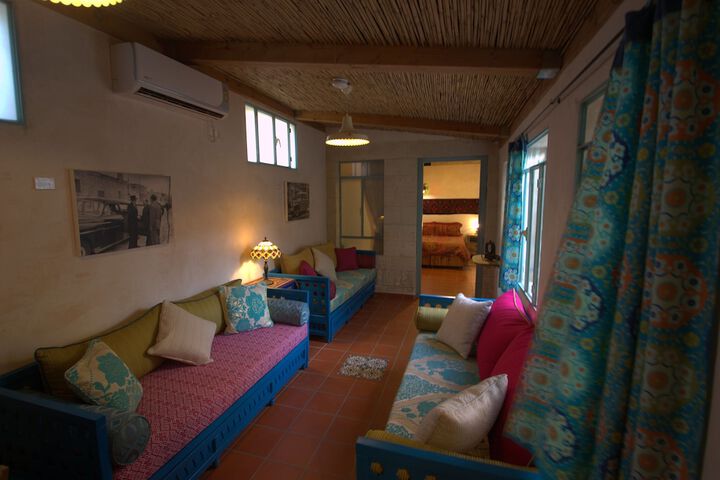 Room 7 of 16