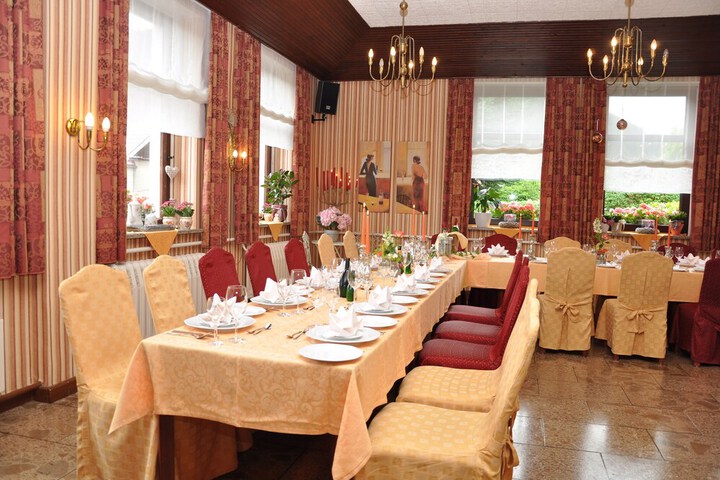 Dining 10 of 25
