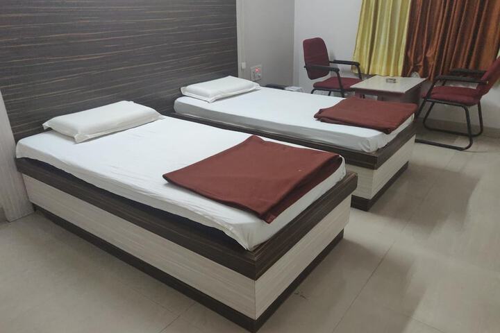 Room 5 of 40