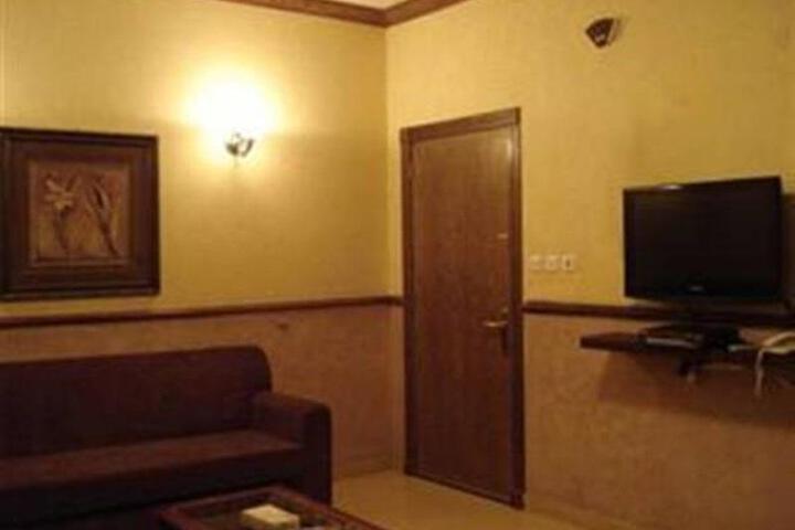Room 5 of 15