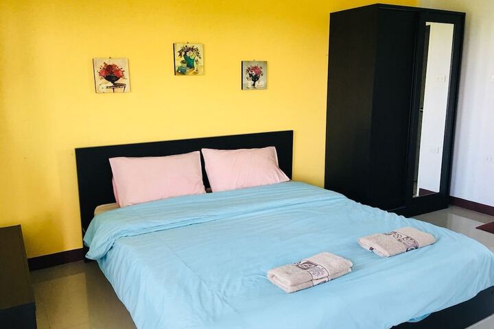 Room 5 of 16