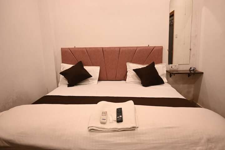 Room 5 of 13