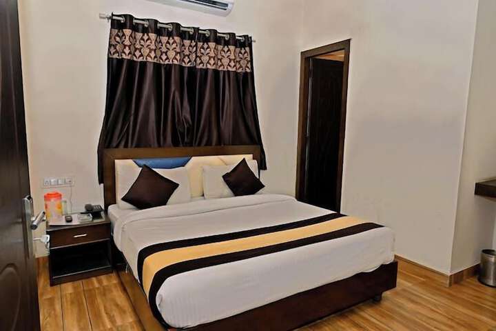 Room 4 of 38