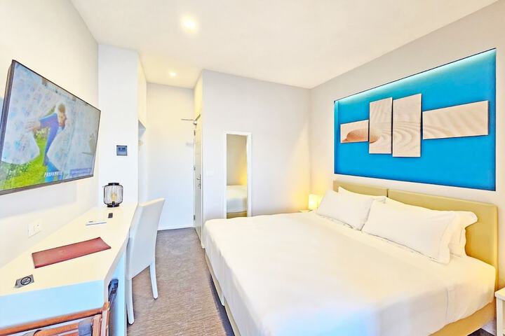 Room 28 of 82