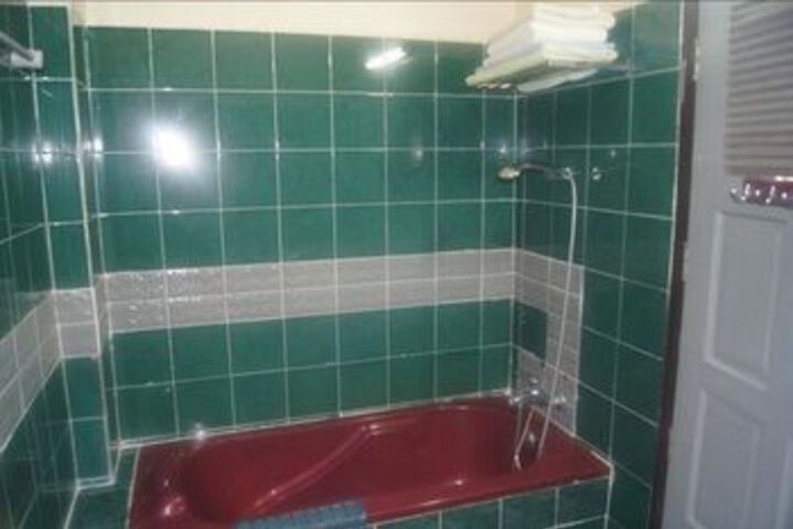 Room 4 of 32