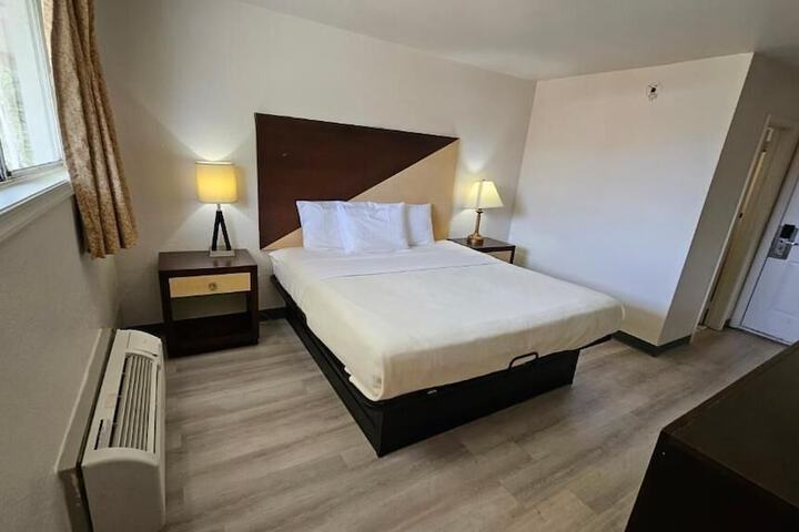 Room 7 of 11
