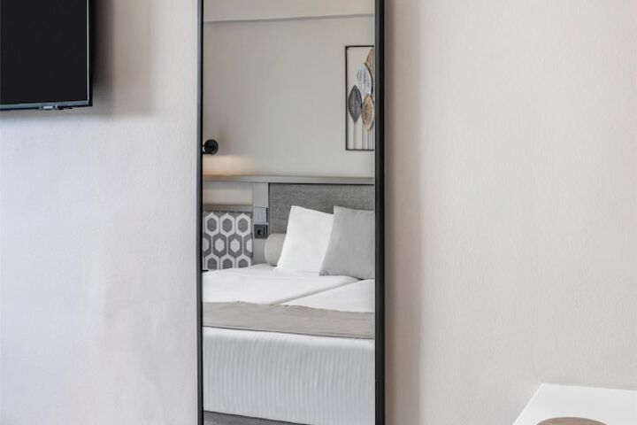 Room 106 of 190