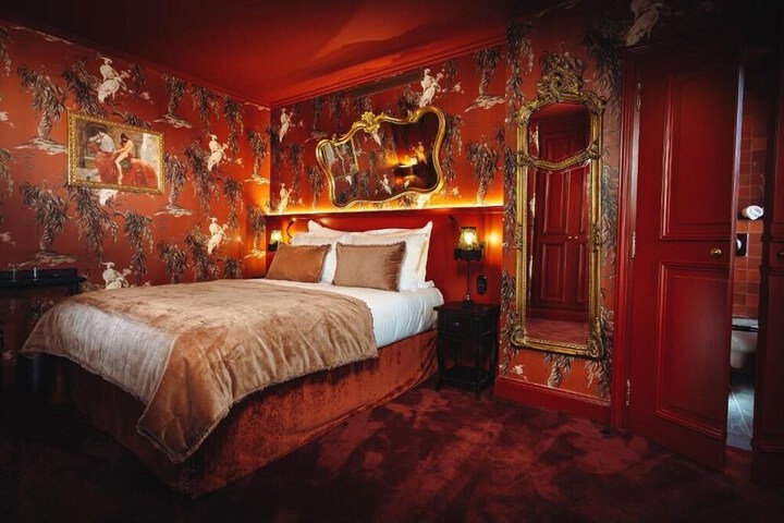 Room 9 of 66