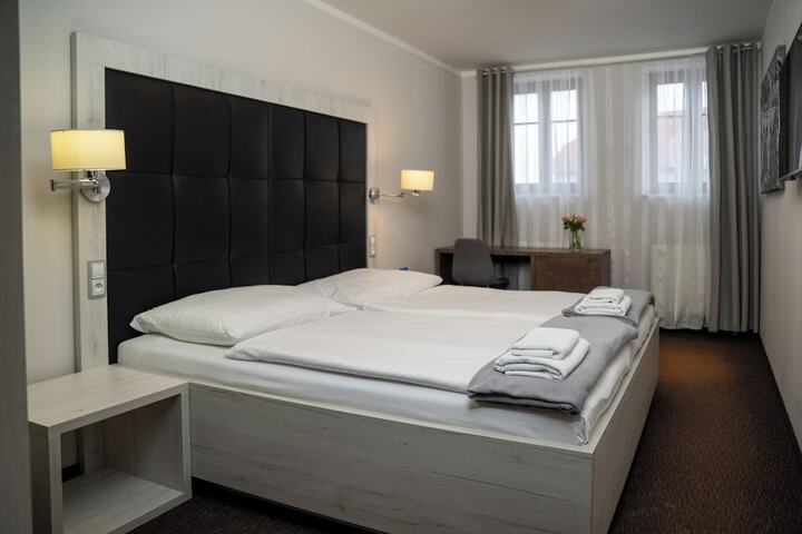 Room 28 of 82