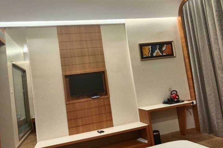 Room 11 of 29