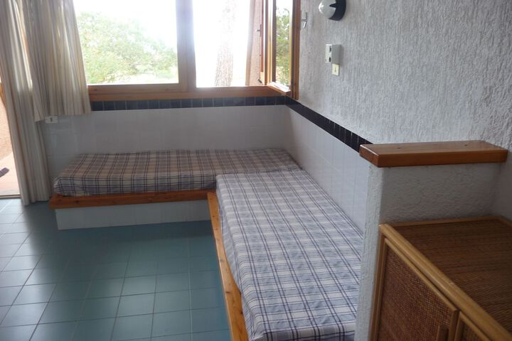 Room 2 of 33
