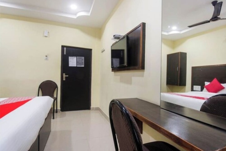 Room 9 of 19