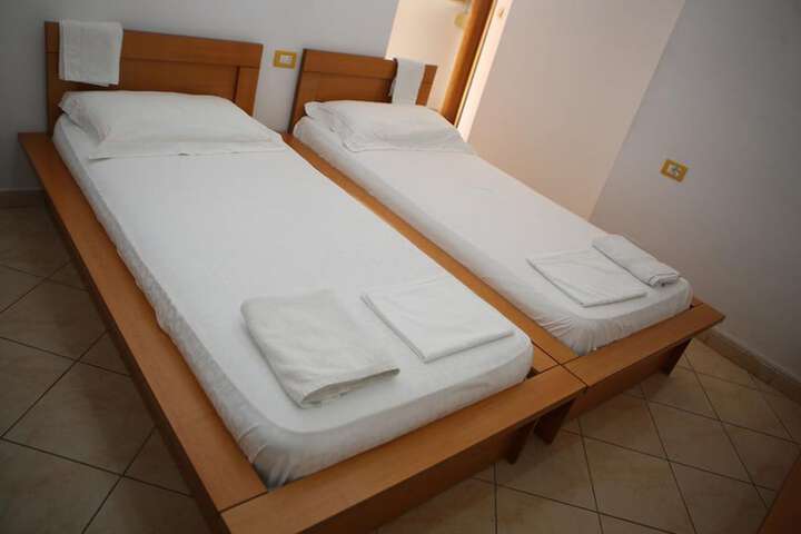 Room 16 of 24