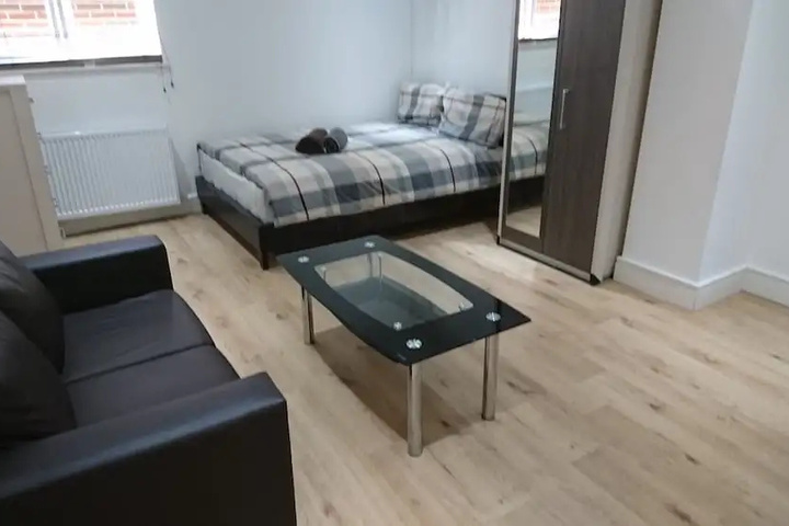 Room 8 of 12