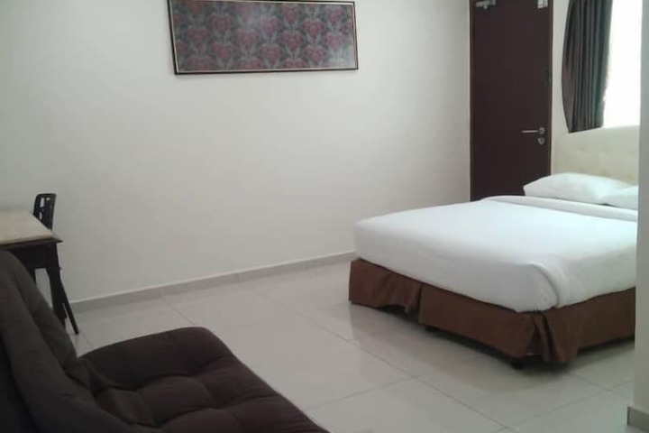 Room 7 of 18