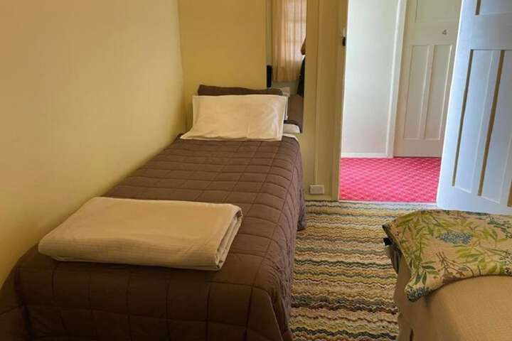 Room 3 of 37