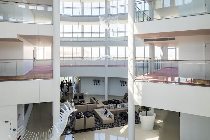 Ballroom/Hall 112 of 128