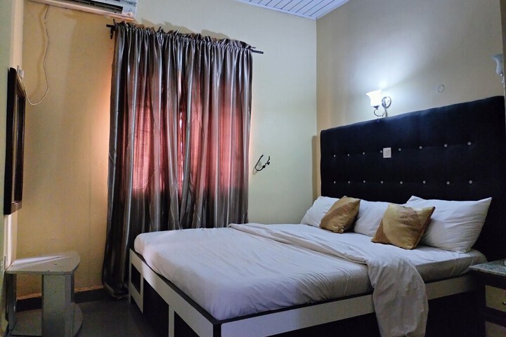Room 6 of 48