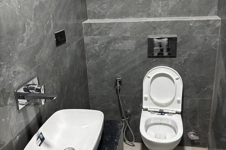 Room 13 of 21