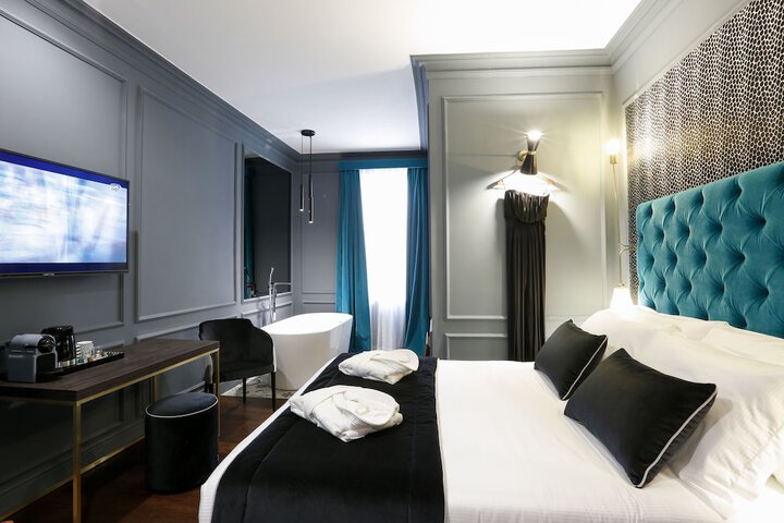 Room 7 of 80