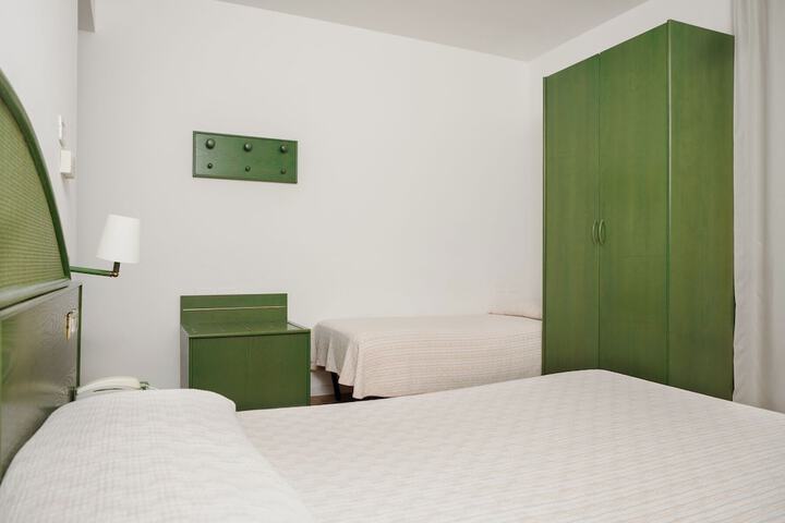 Room 8 of 27
