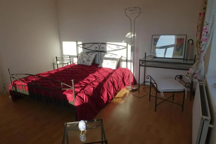 Room 2 of 9