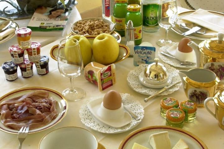 Breakfast/Coffee Service 12 of 23