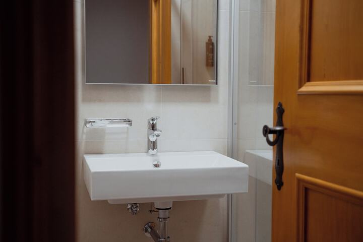 Room 33 of 52