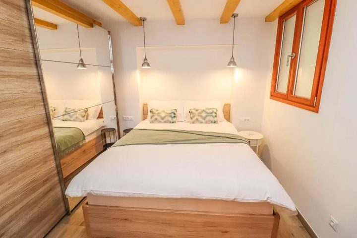 Room 4 of 10