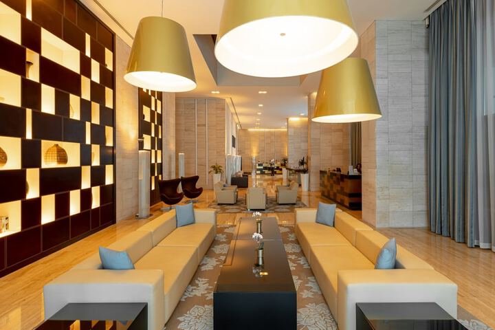 Entrance & Lobby