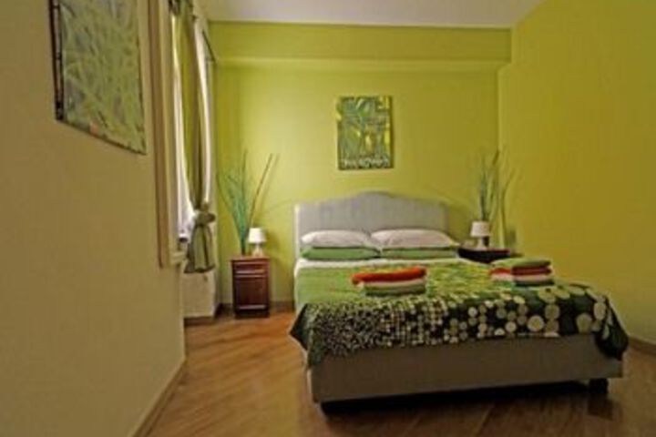 Room 4 of 13
