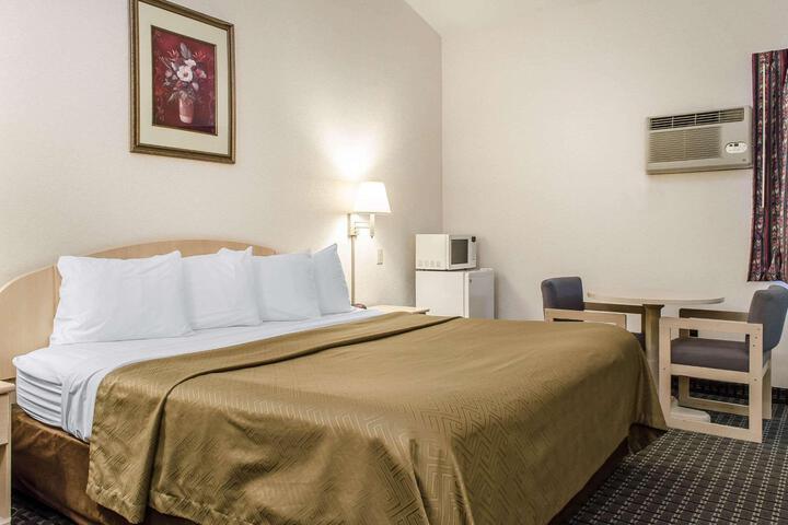 1 King Bed (5 of 6)