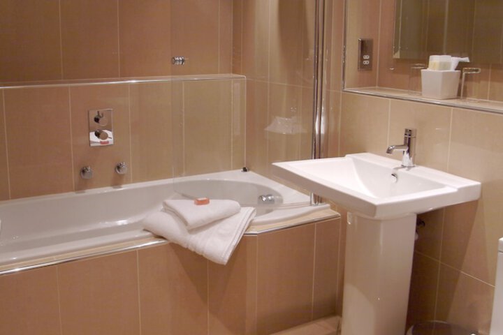 Room 70 of 106