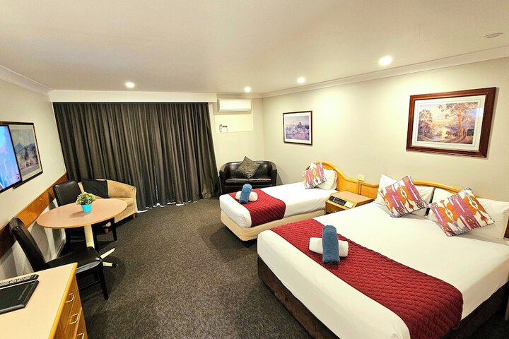 Photo of Hilltops Retreat Motor Inn