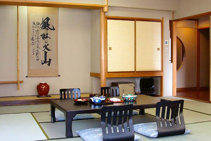 Room 7 of 61