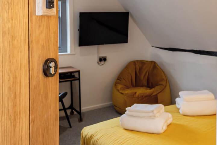 Room 2 of 124