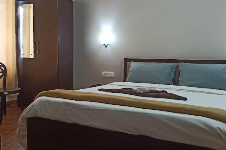 Room 8 of 17