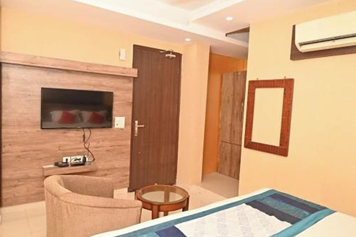 Room 53 of 90