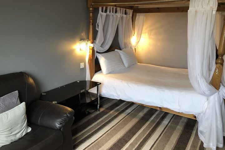 Room 10 of 18