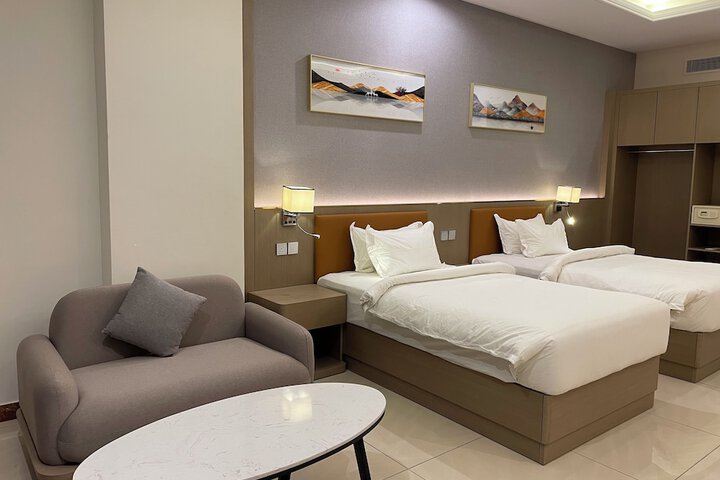 Room 10 of 28