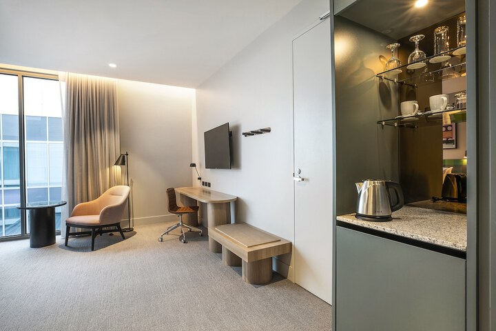 Room 18 of 124